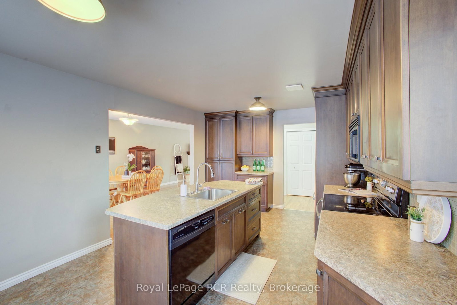 Detached House for sale at 11 Bonniewood Drive, Mapleton, Ontario, N0G 1P0 - Rural Mapleton - MLS: X12970838