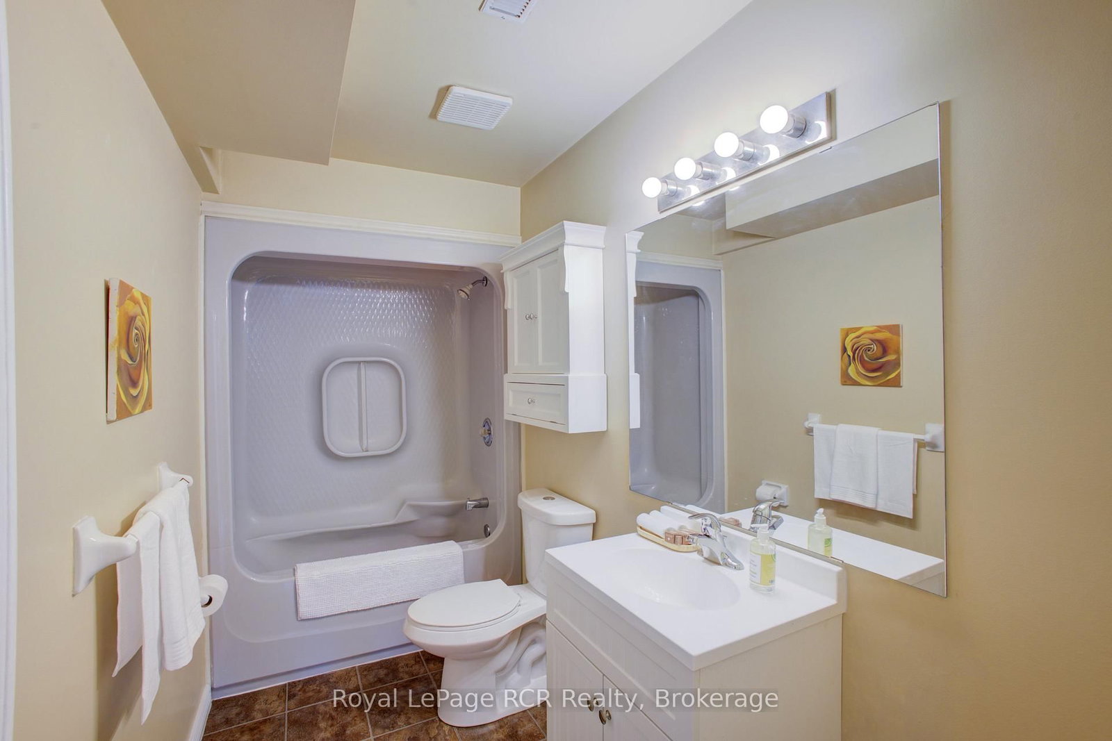 Detached House for sale at 11 Bonniewood Drive, Mapleton, Ontario, N0G 1P0 - Rural Mapleton - MLS: X12970838