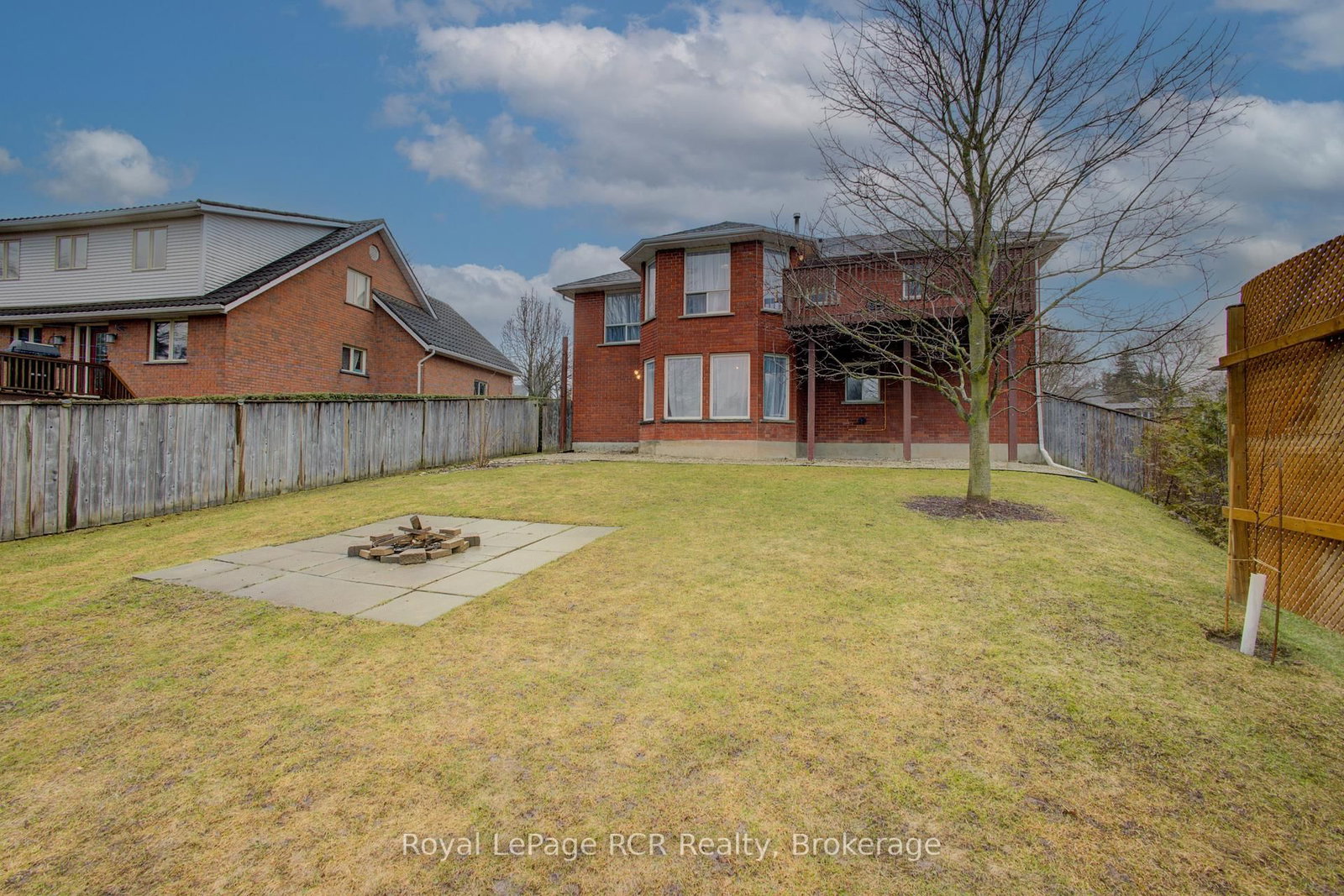 Detached House for sale at 11 Bonniewood Drive, Mapleton, Ontario, N0G 1P0 - Rural Mapleton - MLS: X12970838