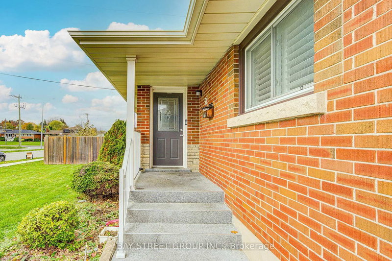 58 Broderick Ave, Thorold, L2V 2J1 | Image 3