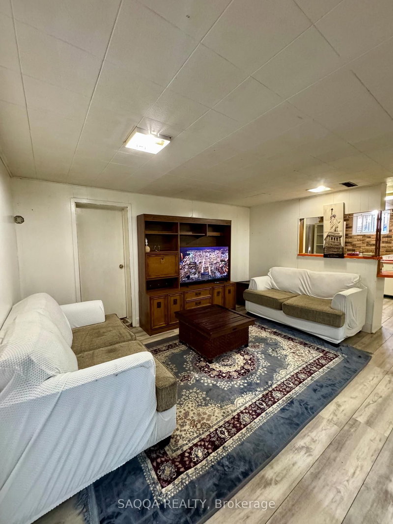 Lower - 7175 Roger Cres, Niagara Falls, L2G 3A6 | Image 3