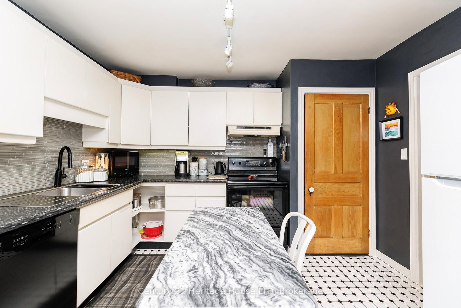 Detached House for sale at 66 Bald Street, Welland, Ontario, L3C 5B9 - Broadway - MLS: X12971090