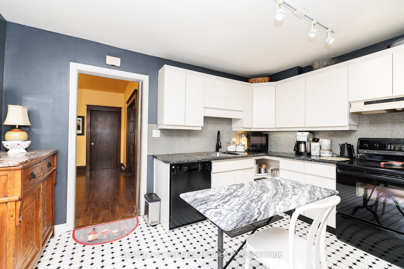 Detached House for sale at 66 Bald Street, Welland, Ontario, L3C 5B9 - Broadway - MLS: X12971090