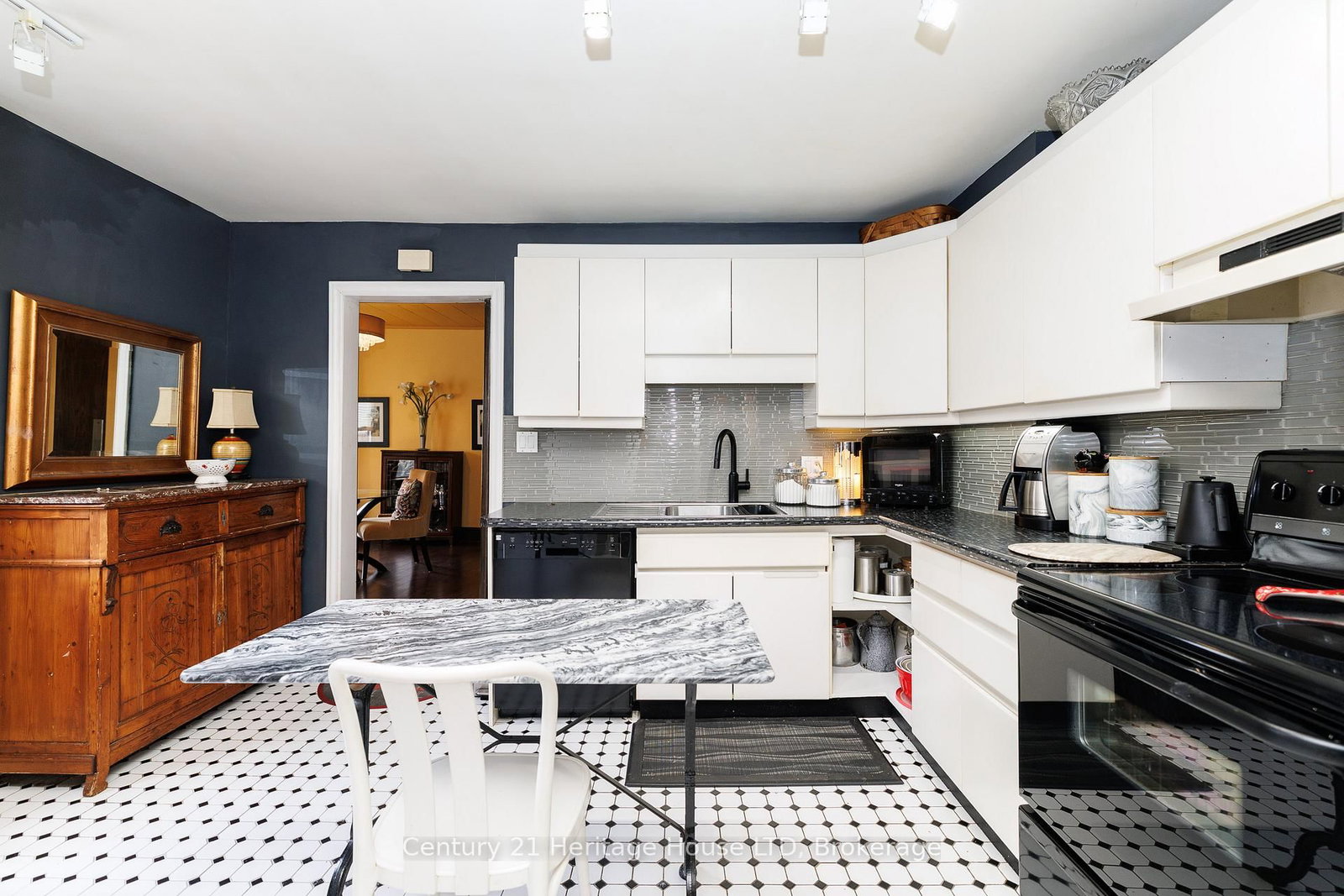 Detached House for sale at 66 Bald Street, Welland, Ontario, L3C 5B9 - Broadway - MLS: X12971090