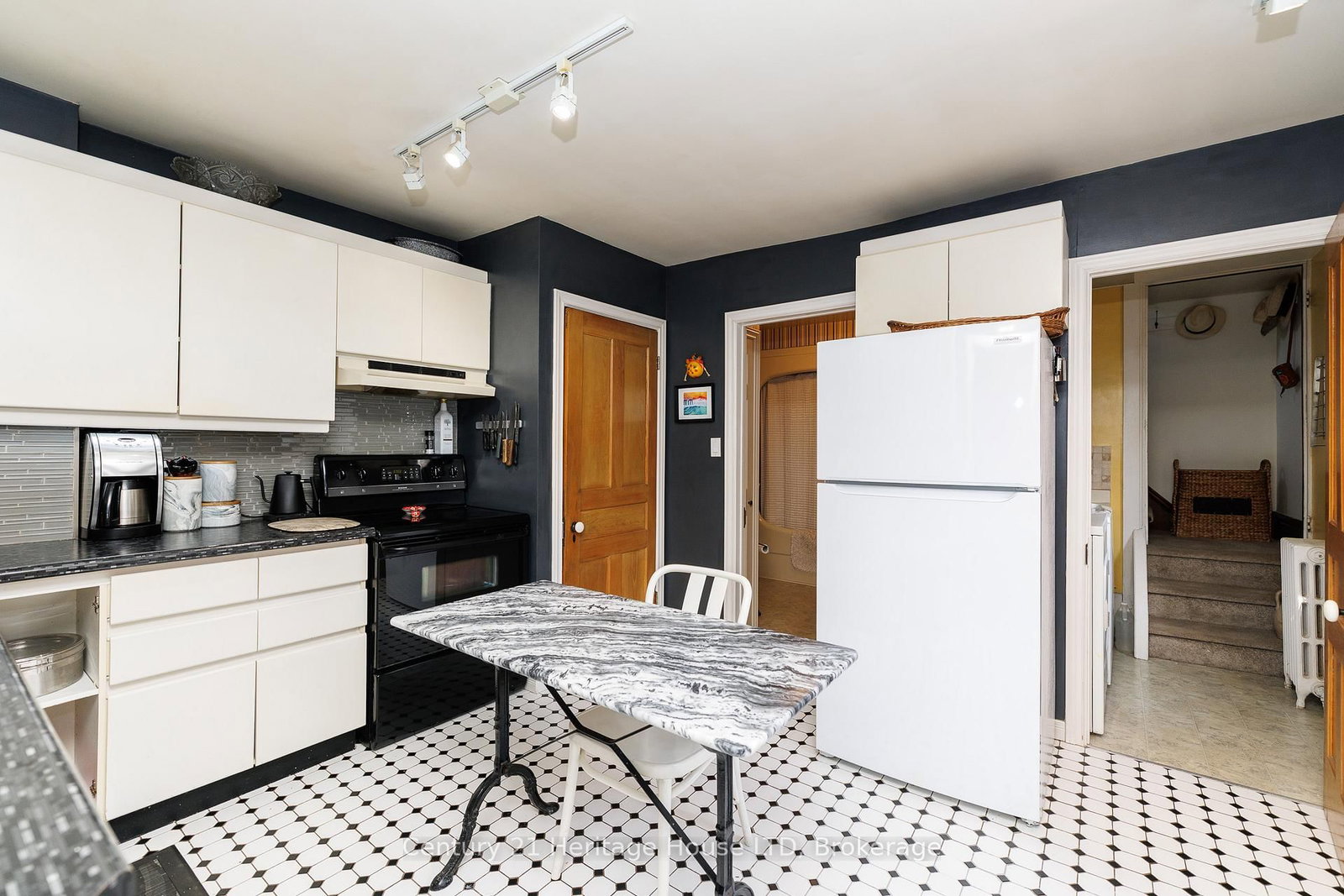 Detached House for sale at 66 Bald Street, Welland, Ontario, L3C 5B9 - Broadway - MLS: X12971090