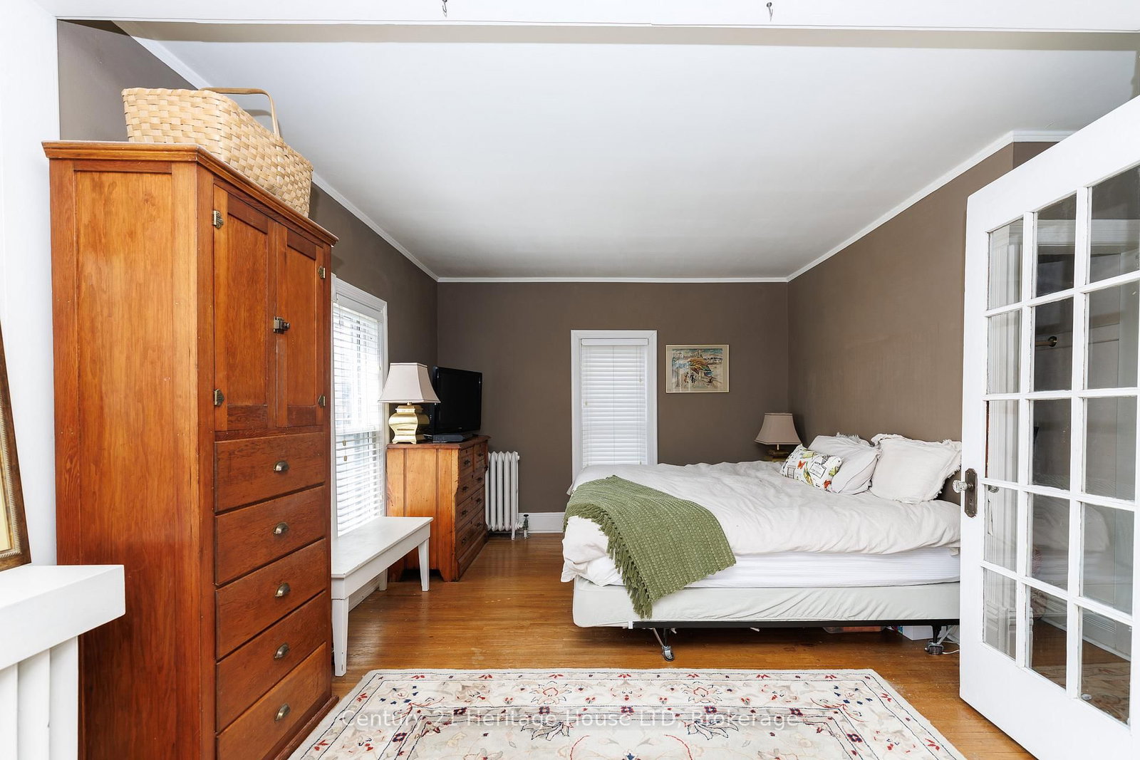 Detached House for sale at 66 Bald Street, Welland, Ontario, L3C 5B9 - Broadway - MLS: X12971090