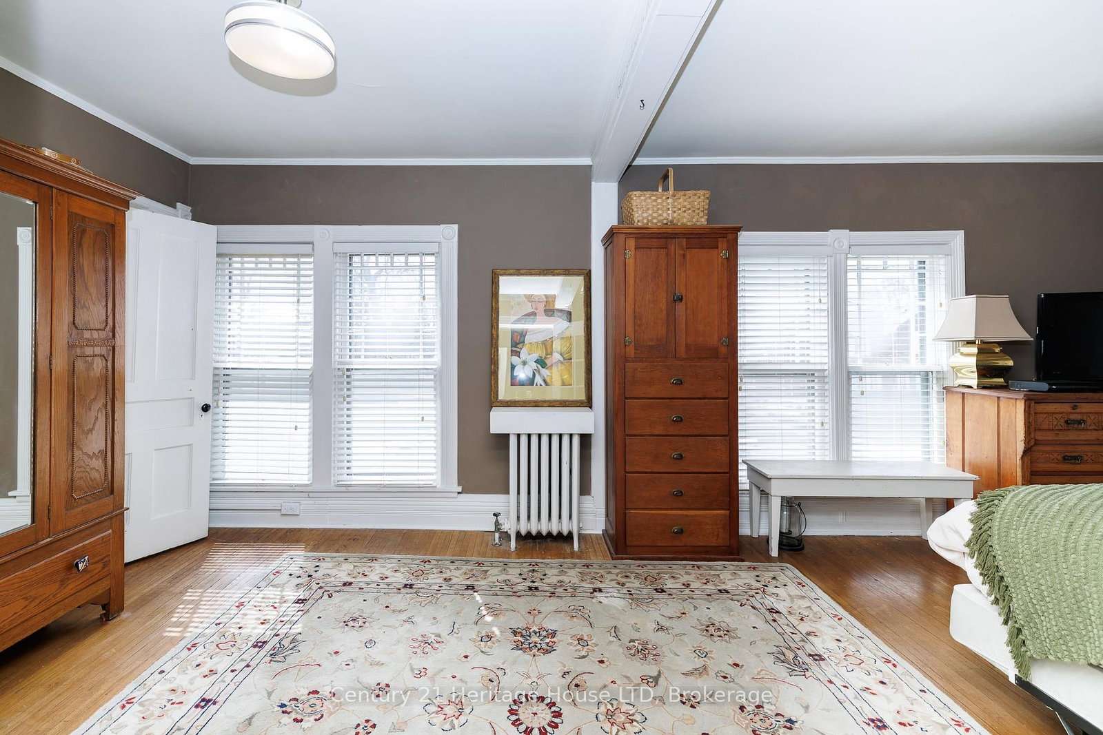 Detached House for sale at 66 Bald Street, Welland, Ontario, L3C 5B9 - Broadway - MLS: X12971090