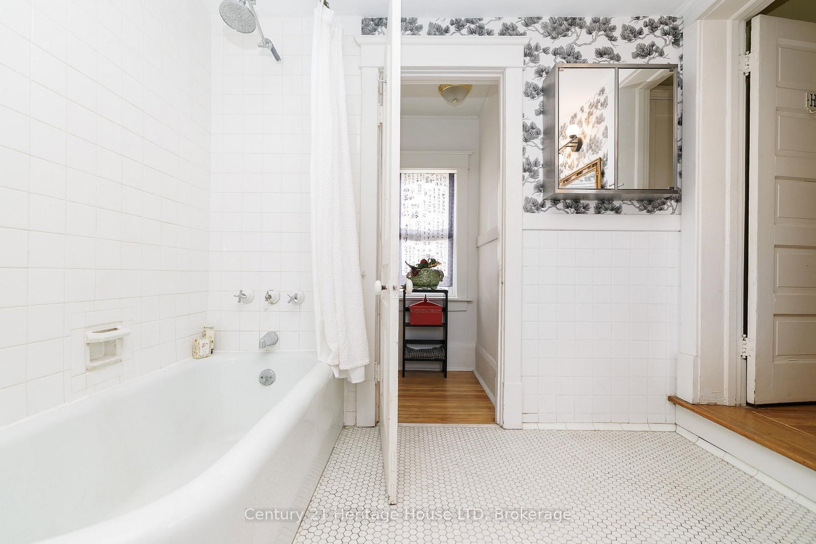 Detached House for sale at 66 Bald Street, Welland, Ontario, L3C 5B9 - Broadway - MLS: X12971090