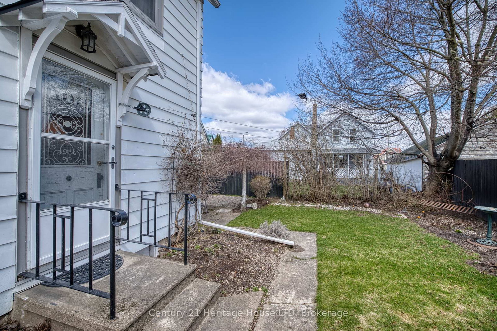 Detached House for sale at 66 Bald Street, Welland, Ontario, L3C 5B9 - Broadway - MLS: X12971090