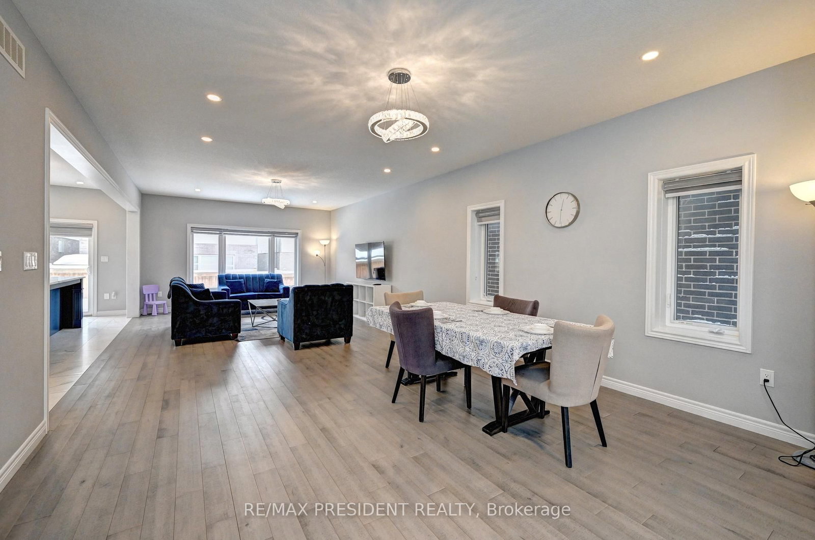 552 Florencedale Crescent - Photo 6