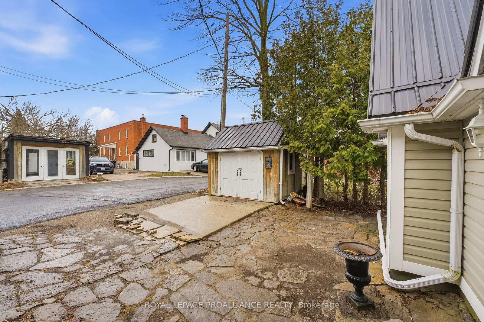 Detached House for sale at 193 Henry Street, Quinte West, Ontario, K8V 3V4 - Trenton Ward - MLS: X12971182