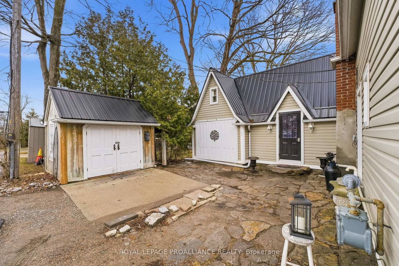 Detached House for sale at 193 Henry Street, Quinte West, Ontario, K8V 3V4 - Trenton Ward - MLS: X12971182