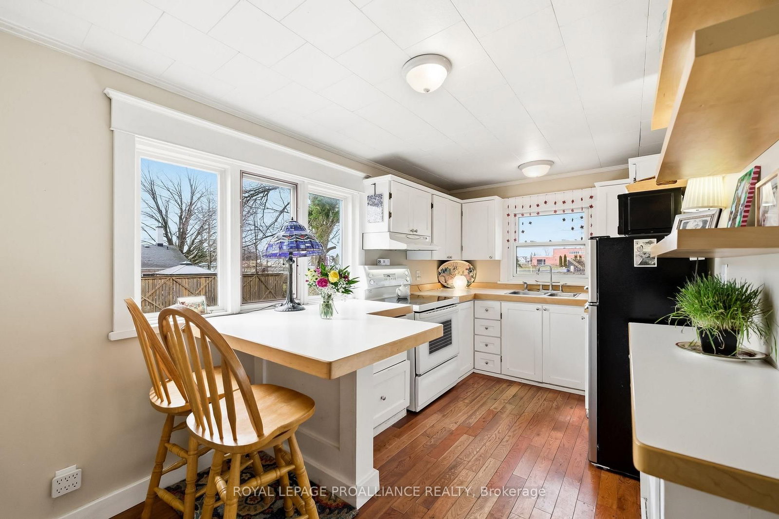 Detached House for sale at 193 Henry Street, Quinte West, Ontario, K8V 3V4 - Trenton Ward - MLS: X12971182