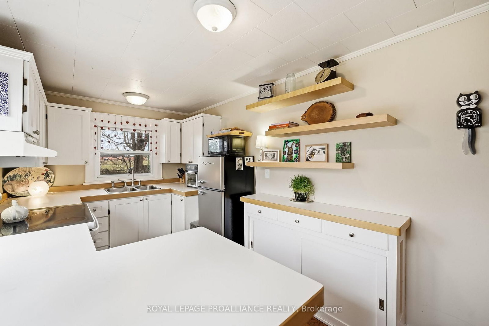 Detached House for sale at 193 Henry Street, Quinte West, Ontario, K8V 3V4 - Trenton Ward - MLS: X12971182