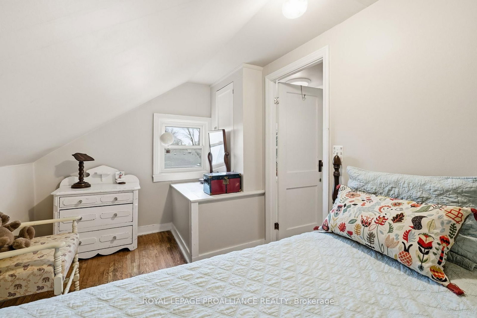 Detached House for sale at 193 Henry Street, Quinte West, Ontario, K8V 3V4 - Trenton Ward - MLS: X12971182