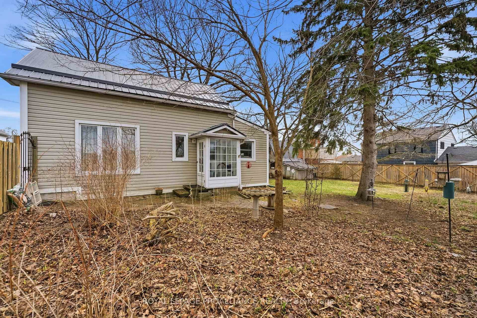 Detached House for sale at 193 Henry Street, Quinte West, Ontario, K8V 3V4 - Trenton Ward - MLS: X12971182