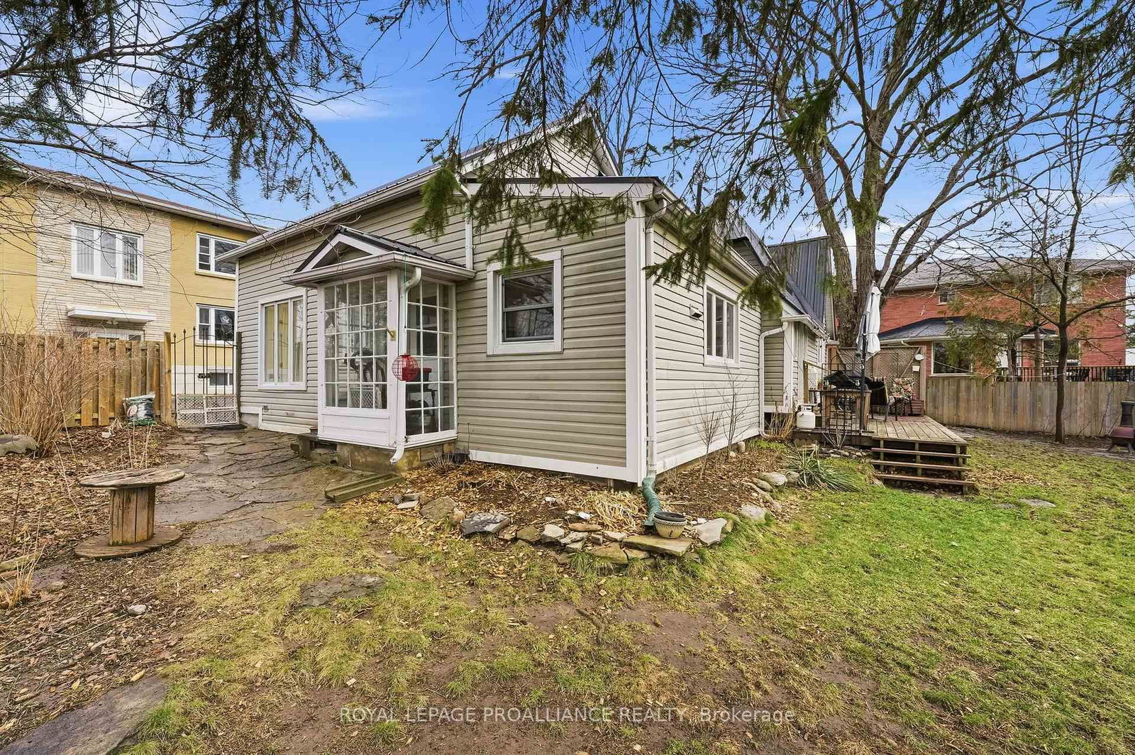 Detached House for sale at 193 Henry Street, Quinte West, Ontario, K8V 3V4 - Trenton Ward - MLS: X12971182