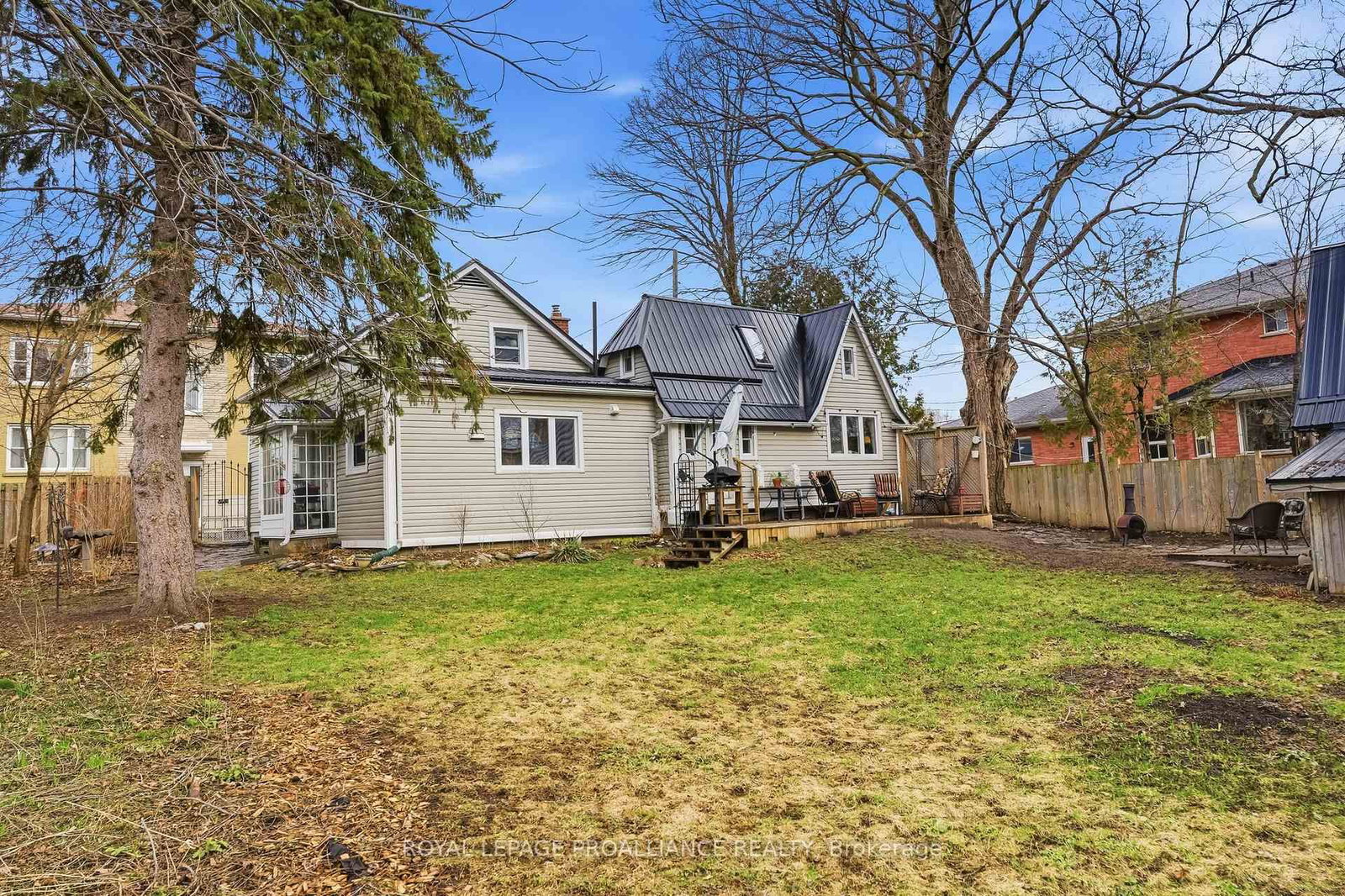 Detached House for sale at 193 Henry Street, Quinte West, Ontario, K8V 3V4 - Trenton Ward - MLS: X12971182