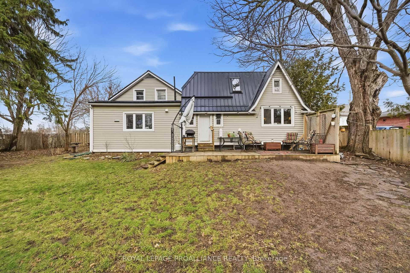 Detached House for sale at 193 Henry Street, Quinte West, Ontario, K8V 3V4 - Trenton Ward - MLS: X12971182