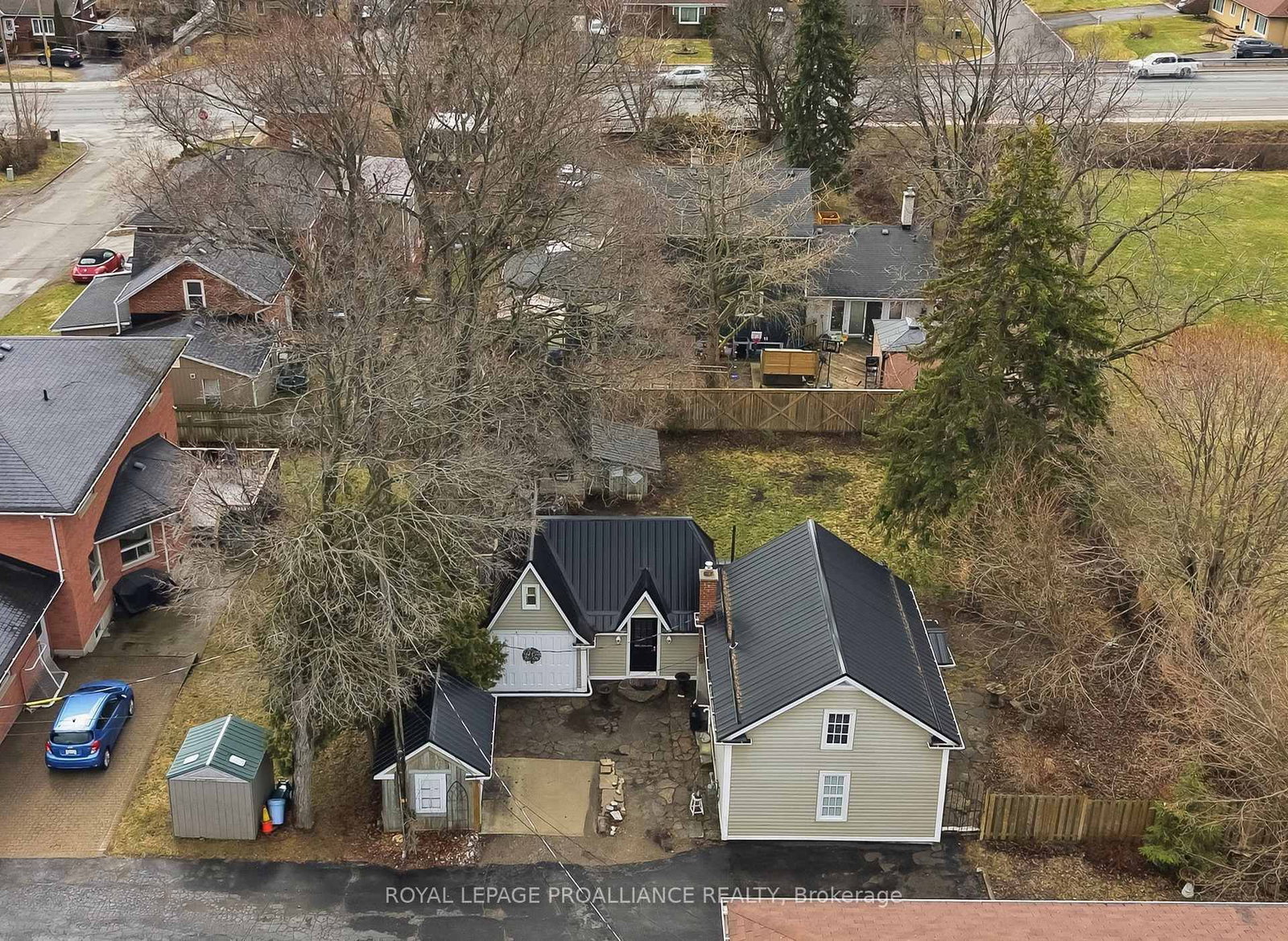 Detached House for sale at 193 Henry Street, Quinte West, Ontario, K8V 3V4 - Trenton Ward - MLS: X12971182