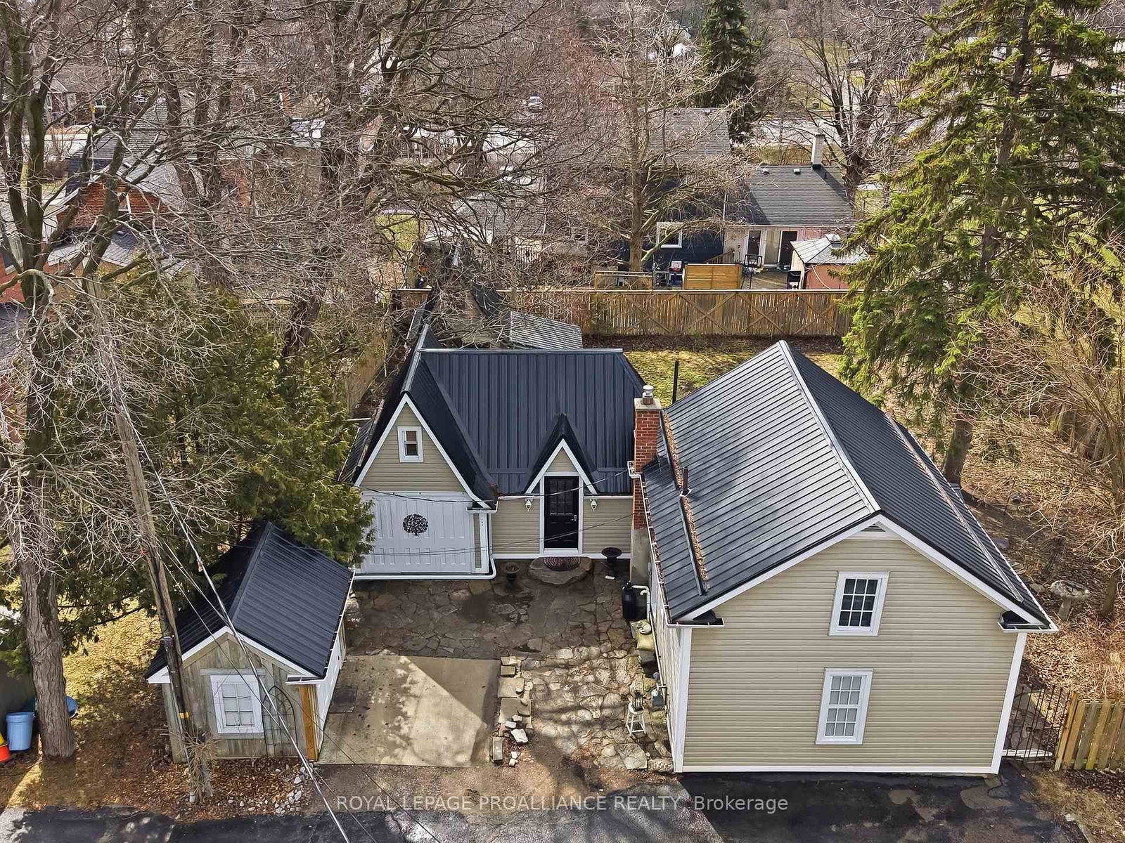 Detached House for sale at 193 Henry Street, Quinte West, Ontario, K8V 3V4 - Trenton Ward - MLS: X12971182