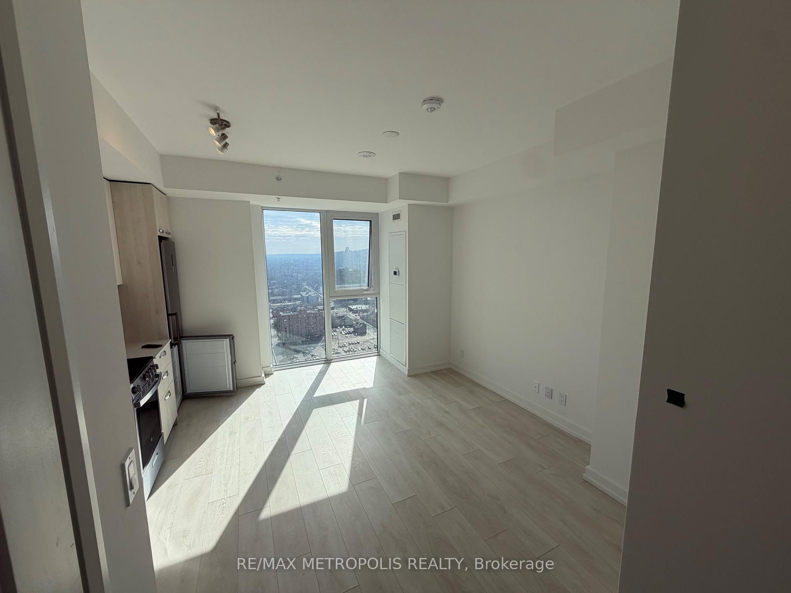 75 James Street S, Unit 2709 - Photo 2