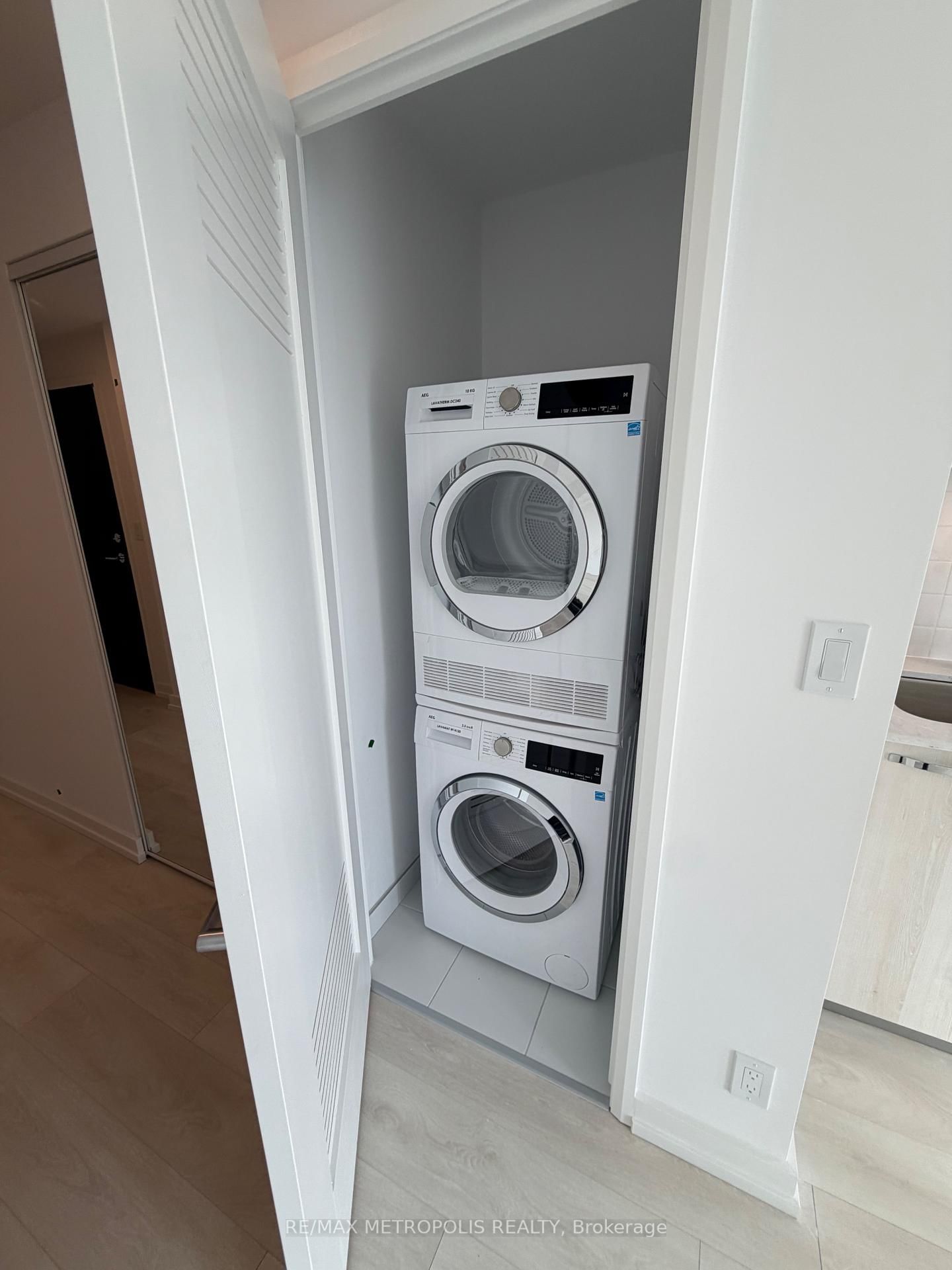 75 James Street S, Unit 2709 - Photo 3