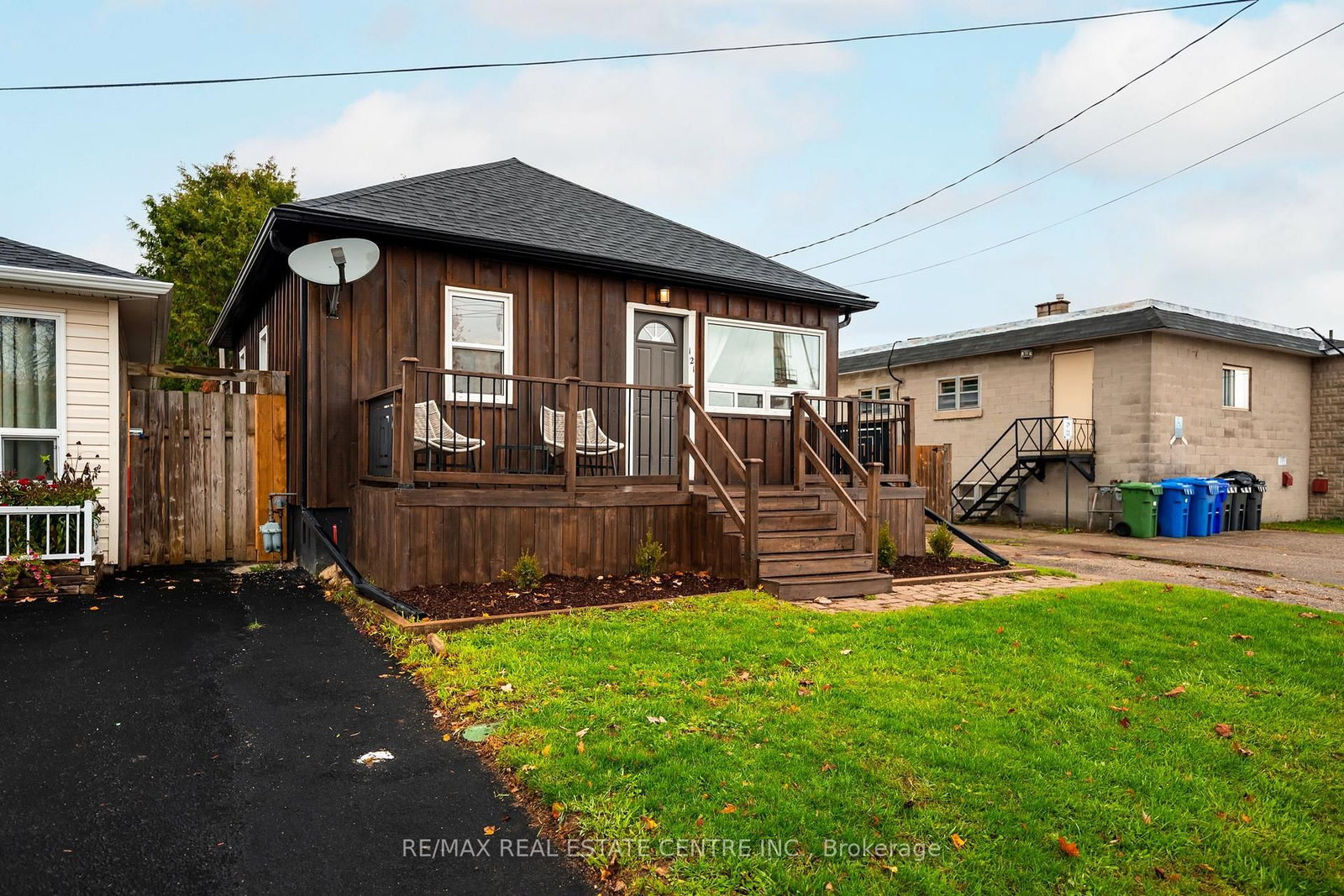 121 Proton Street N - Photo 2