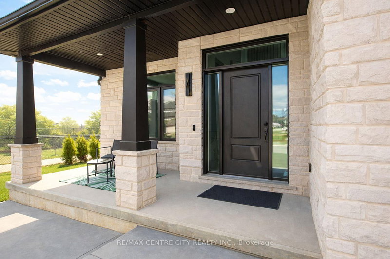 211 Foxborough Pl, Thames Centre, N0M 2P0 | Image 2