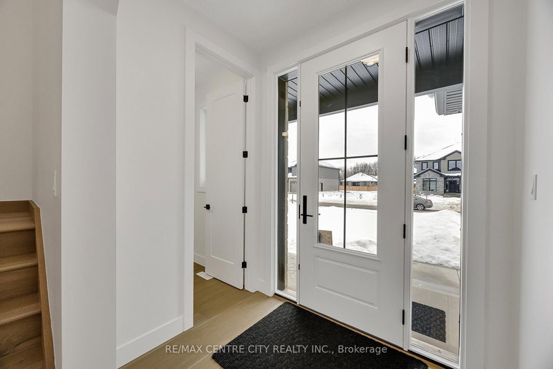 211 Foxborough Pl, Thames Centre, N0M 2P0 | Image 3