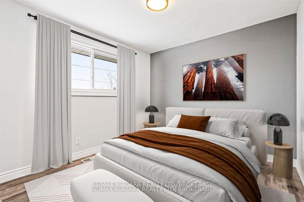 Detached House for sale at 26 Colonial Street, Welland, Ontario, L3C 5W5 - N. Welland - MLS: X12971524