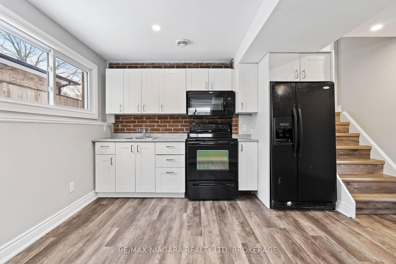 Detached House for sale at 26 Colonial Street, Welland, Ontario, L3C 5W5 - N. Welland - MLS: X12971524