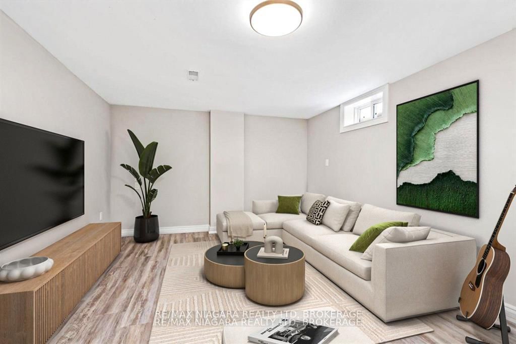 Detached House for sale at 26 Colonial Street, Welland, Ontario, L3C 5W5 - N. Welland - MLS: X12971524