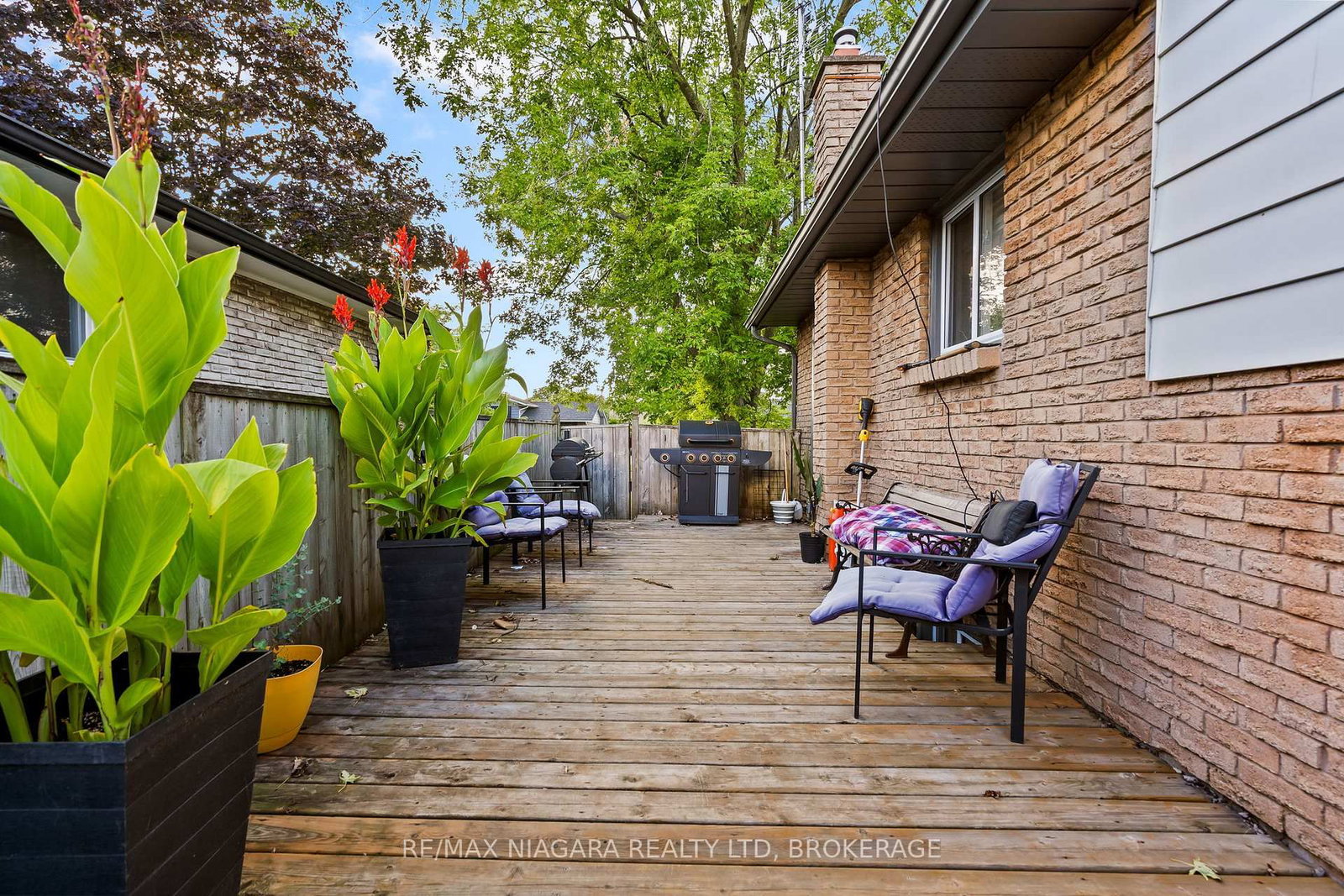 Detached House for sale at 26 Colonial Street, Welland, Ontario, L3C 5W5 - N. Welland - MLS: X12971524