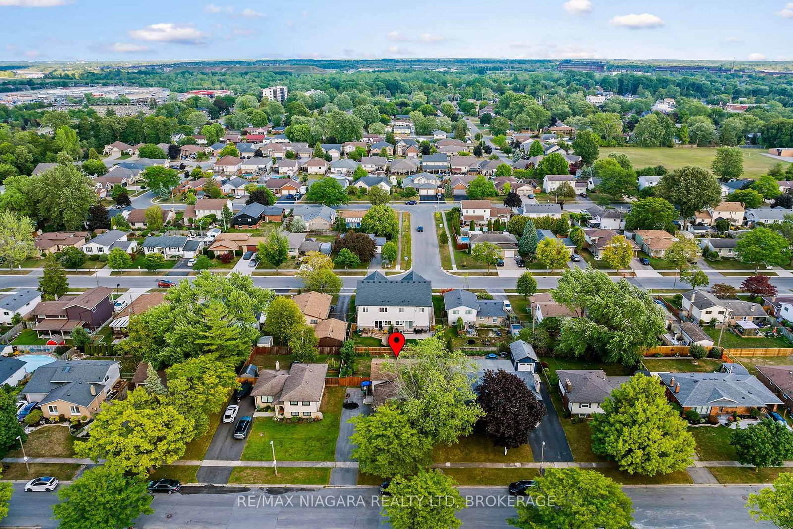 Detached House for sale at 26 Colonial Street, Welland, Ontario, L3C 5W5 - N. Welland - MLS: X12971524