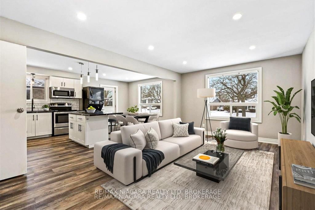 Detached House for sale at 26 Colonial Street, Welland, Ontario, L3C 5W5 - N. Welland - MLS: X12971524