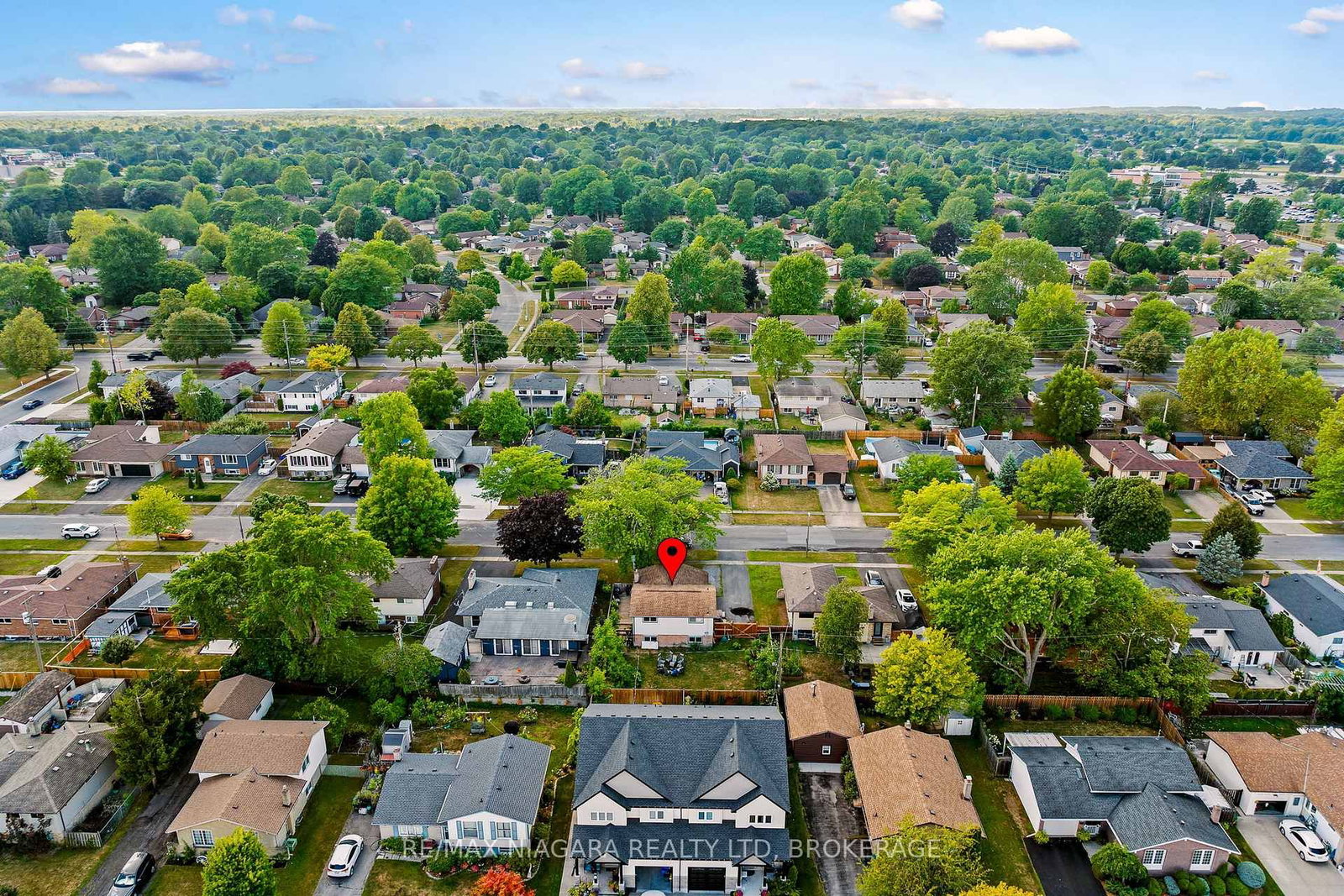 Detached House for sale at 26 Colonial Street, Welland, Ontario, L3C 5W5 - N. Welland - MLS: X12971524