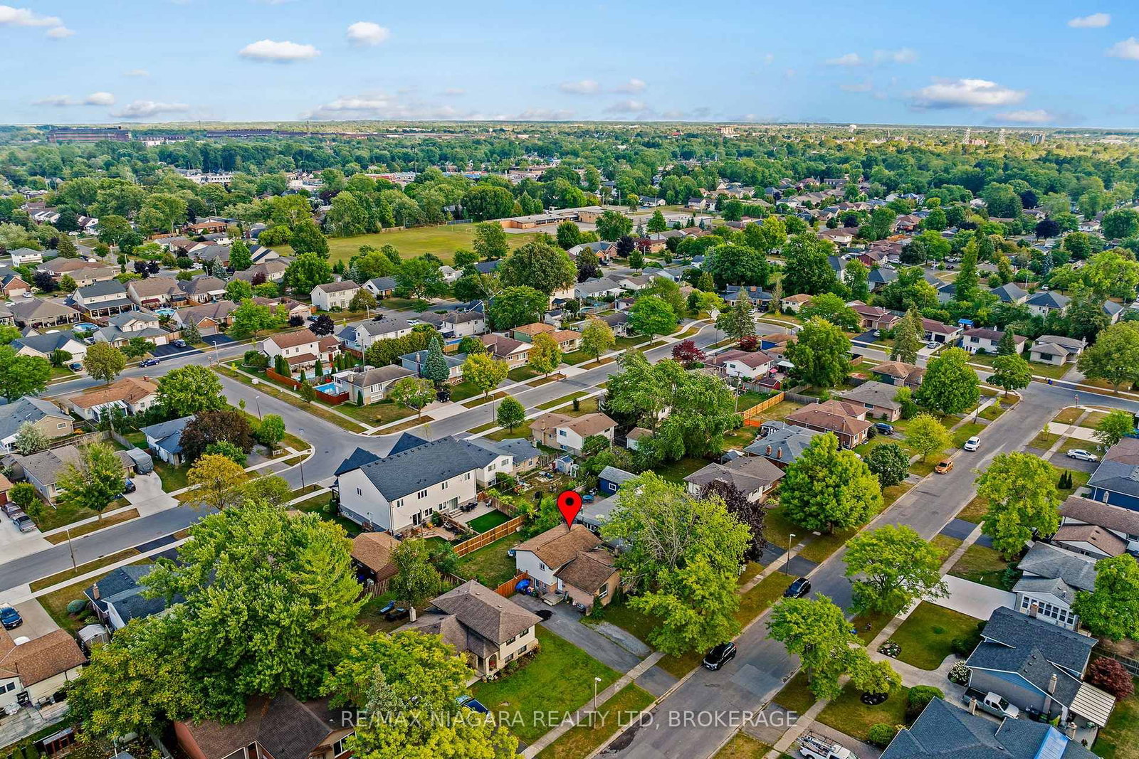 Detached House for sale at 26 Colonial Street, Welland, Ontario, L3C 5W5 - N. Welland - MLS: X12971524