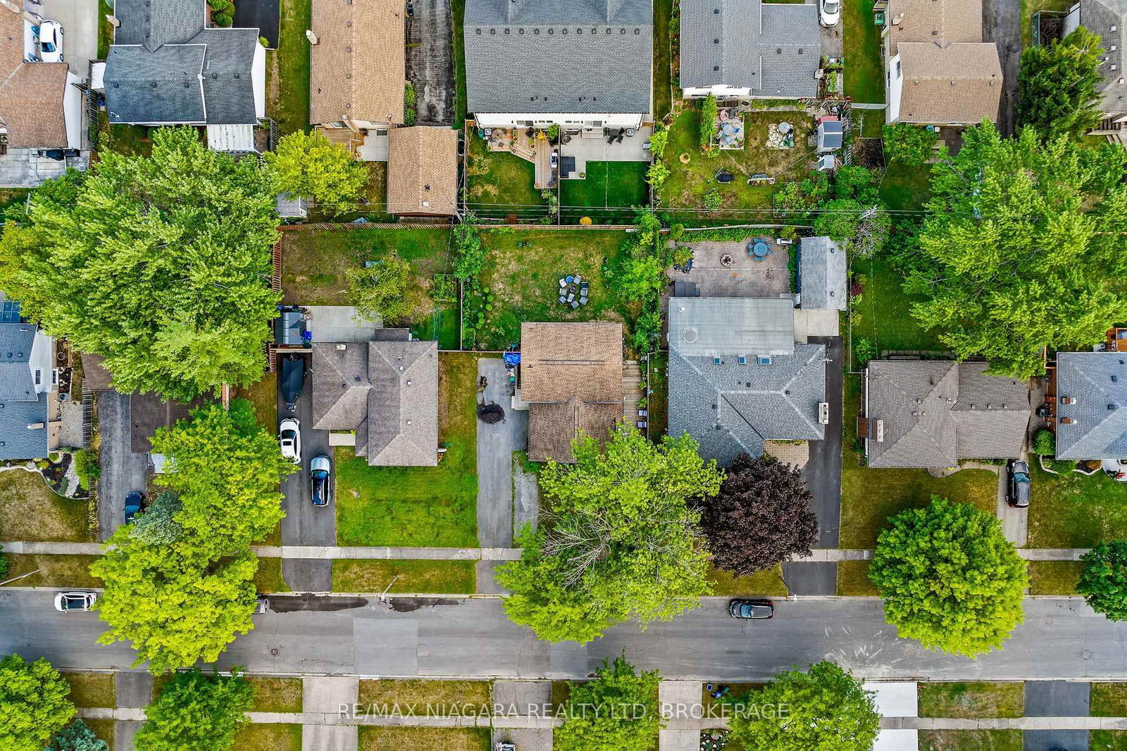 Detached House for sale at 26 Colonial Street, Welland, Ontario, L3C 5W5 - N. Welland - MLS: X12971524