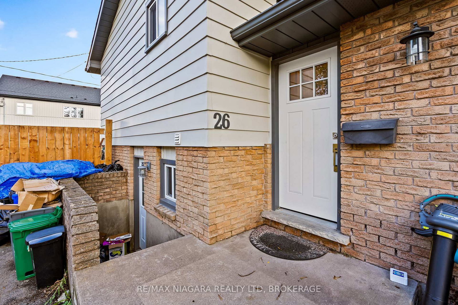 Detached House for sale at 26 Colonial Street, Welland, Ontario, L3C 5W5 - N. Welland - MLS: X12971524