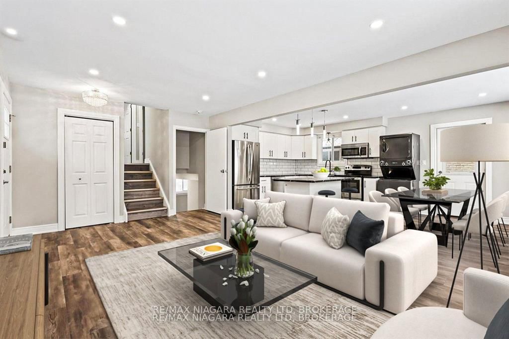 Detached House for sale at 26 Colonial Street, Welland, Ontario, L3C 5W5 - N. Welland - MLS: X12971524