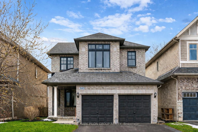 845 Contour St, Ottawa, Ontario