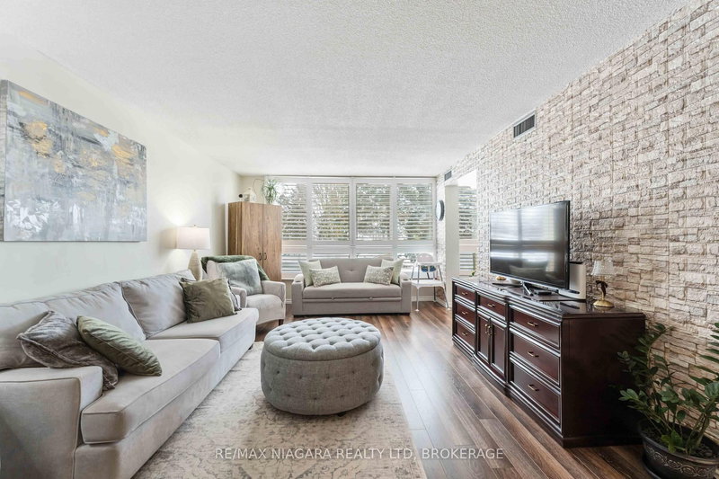 210 - 5100 Dorchester Rd, Niagara Falls, L2E 7H4 | Image 3