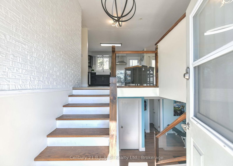 620 Pinedale Rd, Gravenhurst, P1P 1L5 | Image 2