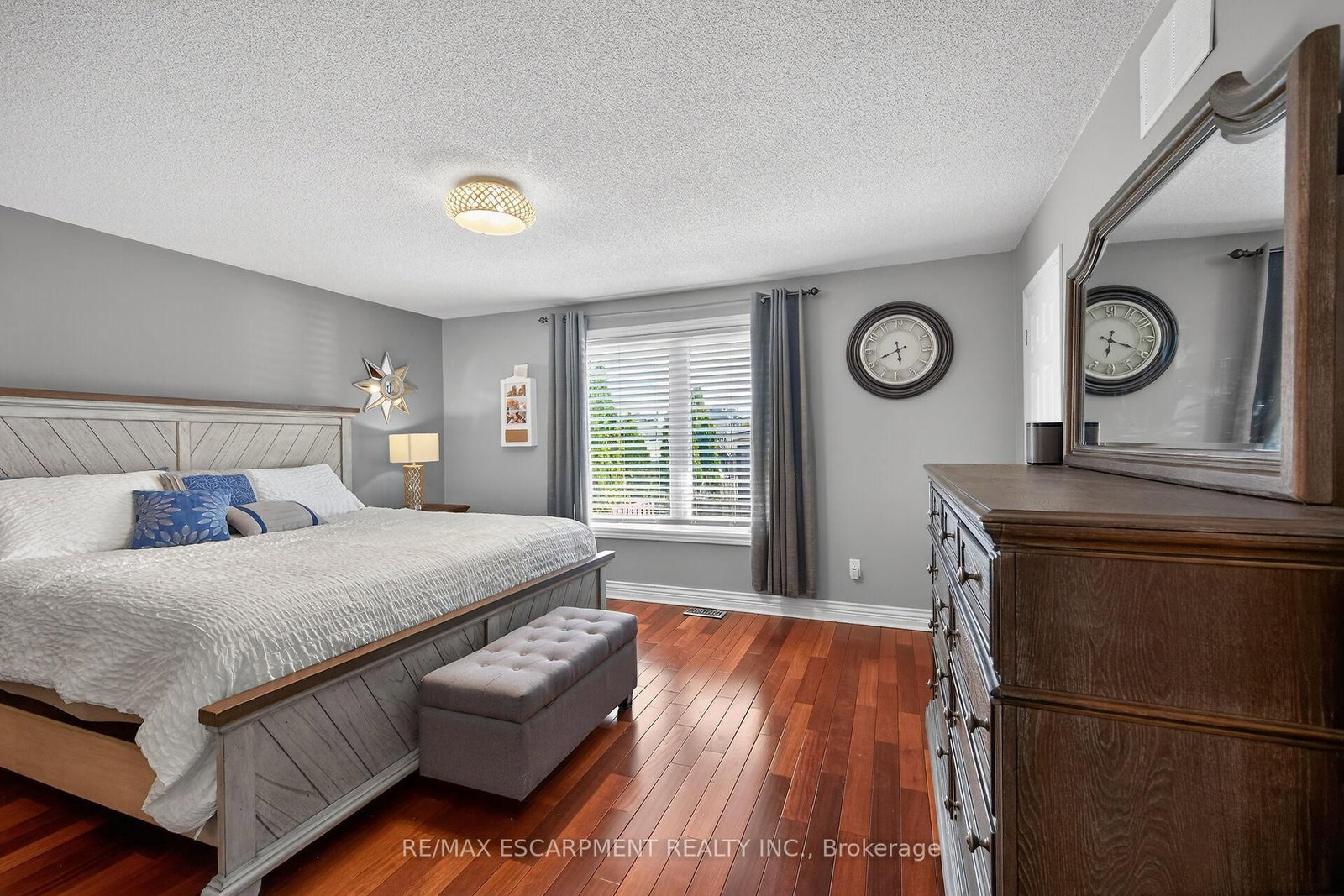 Detached House for sale at 80 First Road, Hamilton, Ontario, L8J 2S9 - Stoney Creek Mountain - MLS: X12972058