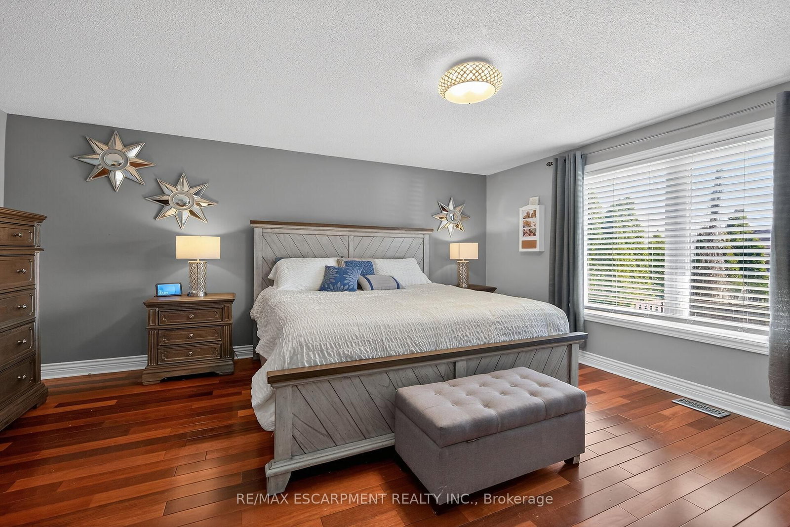 Detached House for sale at 80 First Road, Hamilton, Ontario, L8J 2S9 - Stoney Creek Mountain - MLS: X12972058