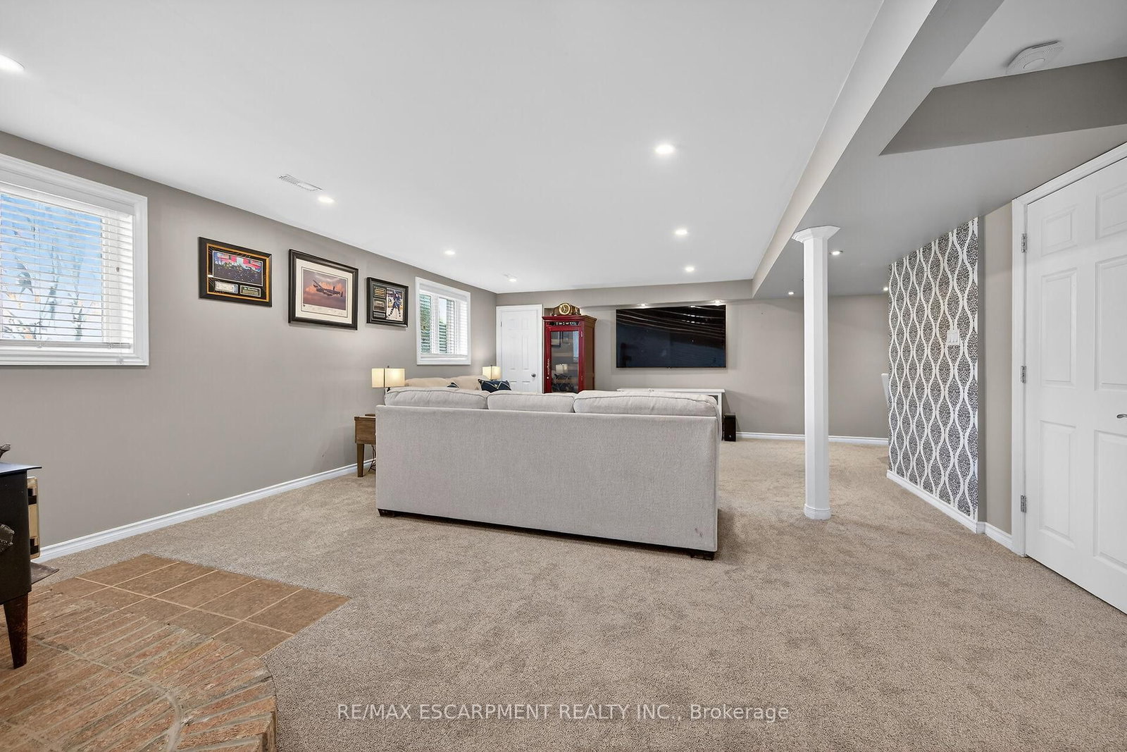 Detached House for sale at 80 First Road, Hamilton, Ontario, L8J 2S9 - Stoney Creek Mountain - MLS: X12972058