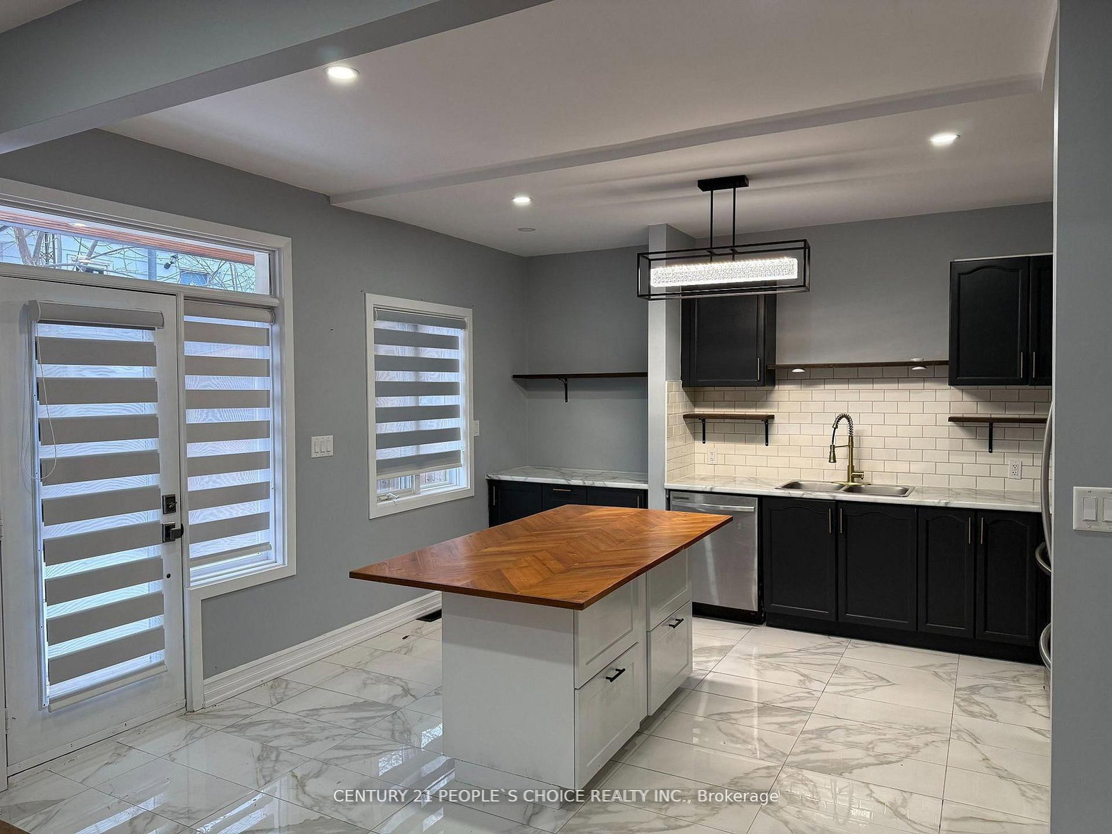 Detached House for sale at 280 Cambridge Road, Fort Erie, Ontario, L0S 1B0 - Crystal Beach - MLS: X12972104