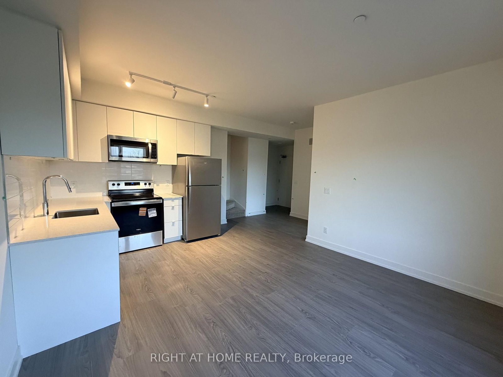 16 Melbourne Avenue, Unit 301A - Photo 6