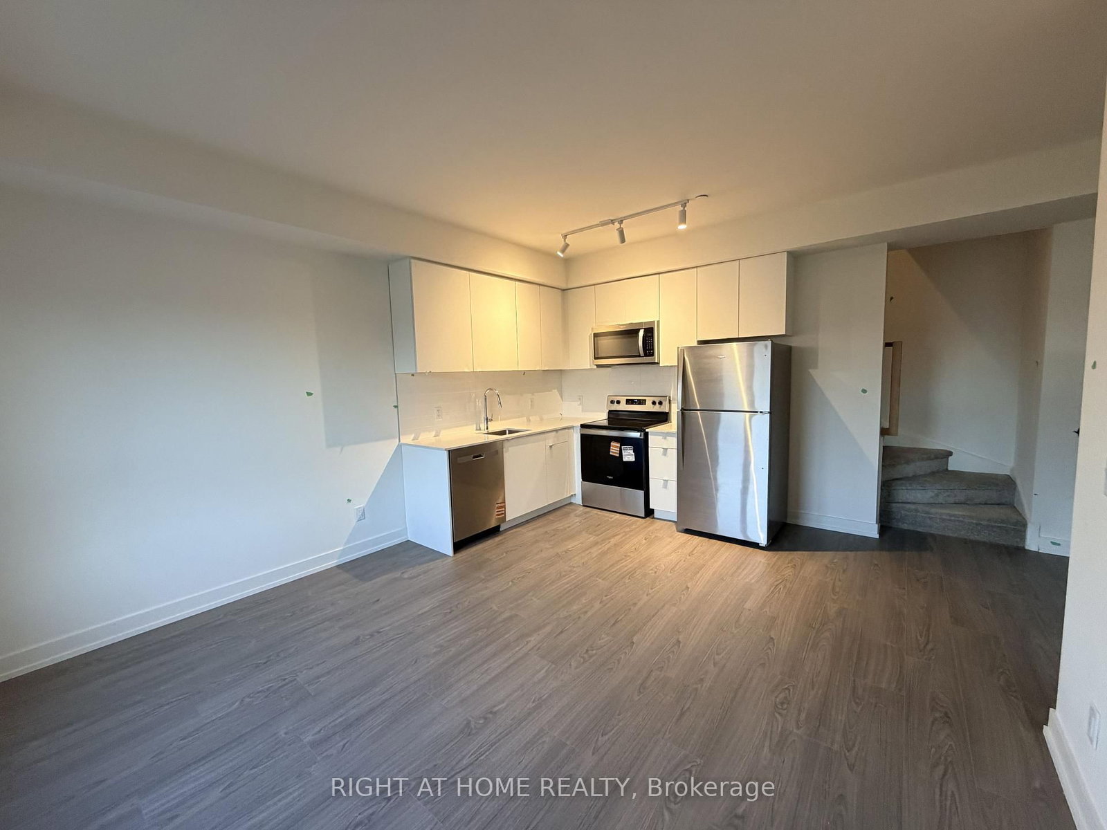 16 Melbourne Avenue, Unit 301A - Photo 7